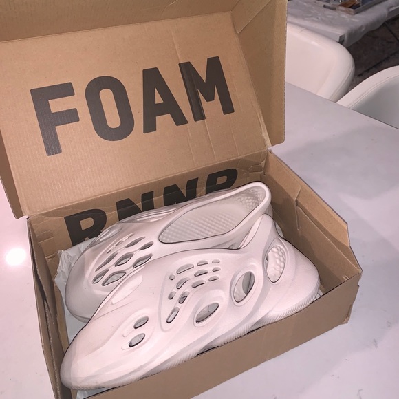 yeezy foam runner size 11